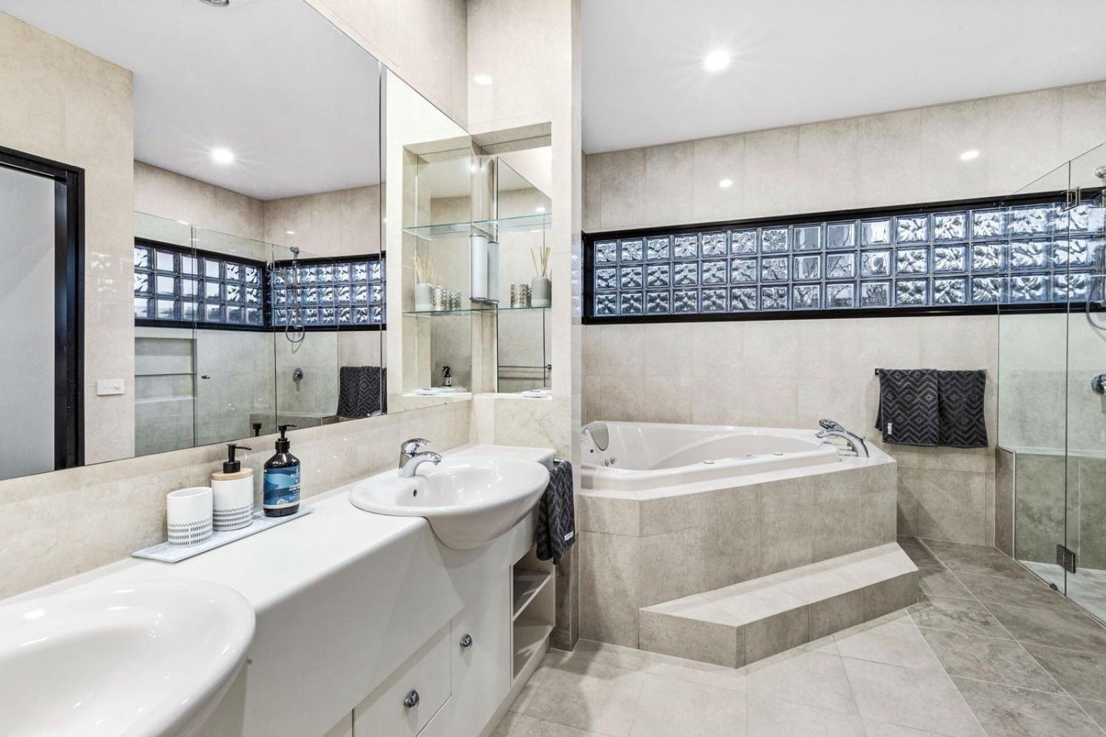 Orton Oceanview Luxury Retreat