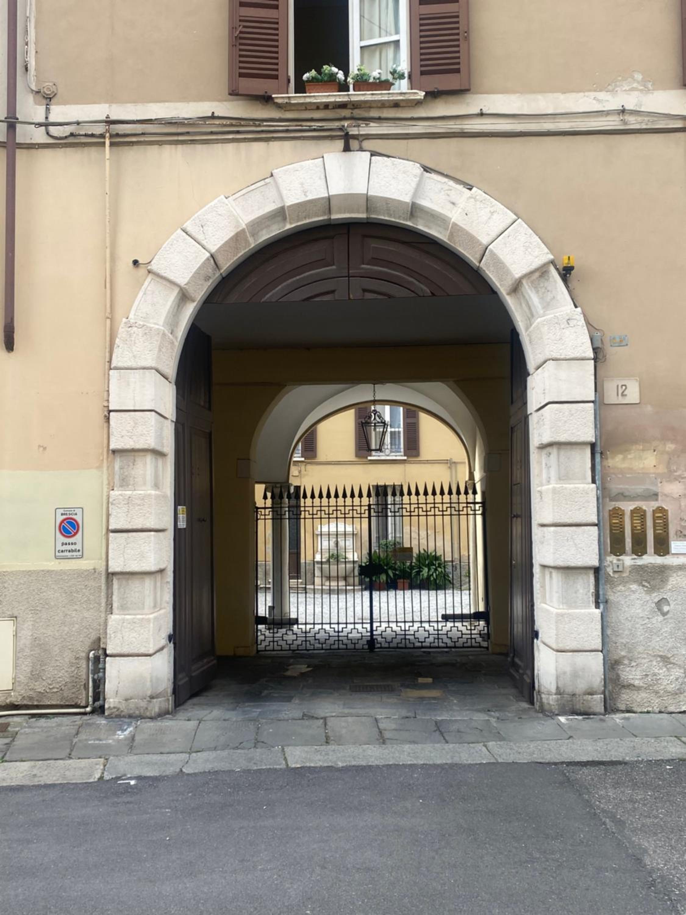 Cozy Corner apartment in Brescia center view 3