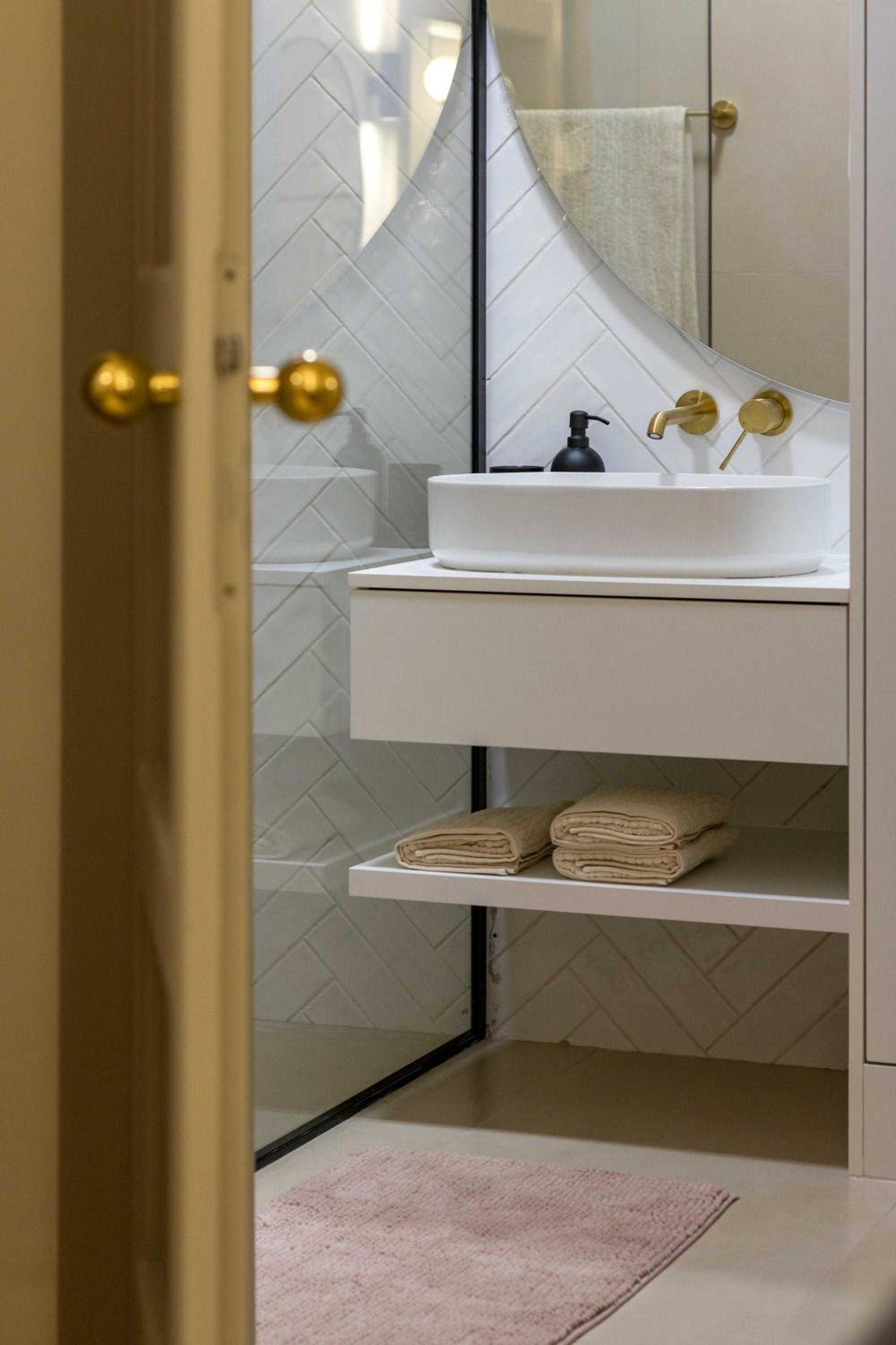 New Stylish Apartment Deluxe - Close to Downtown