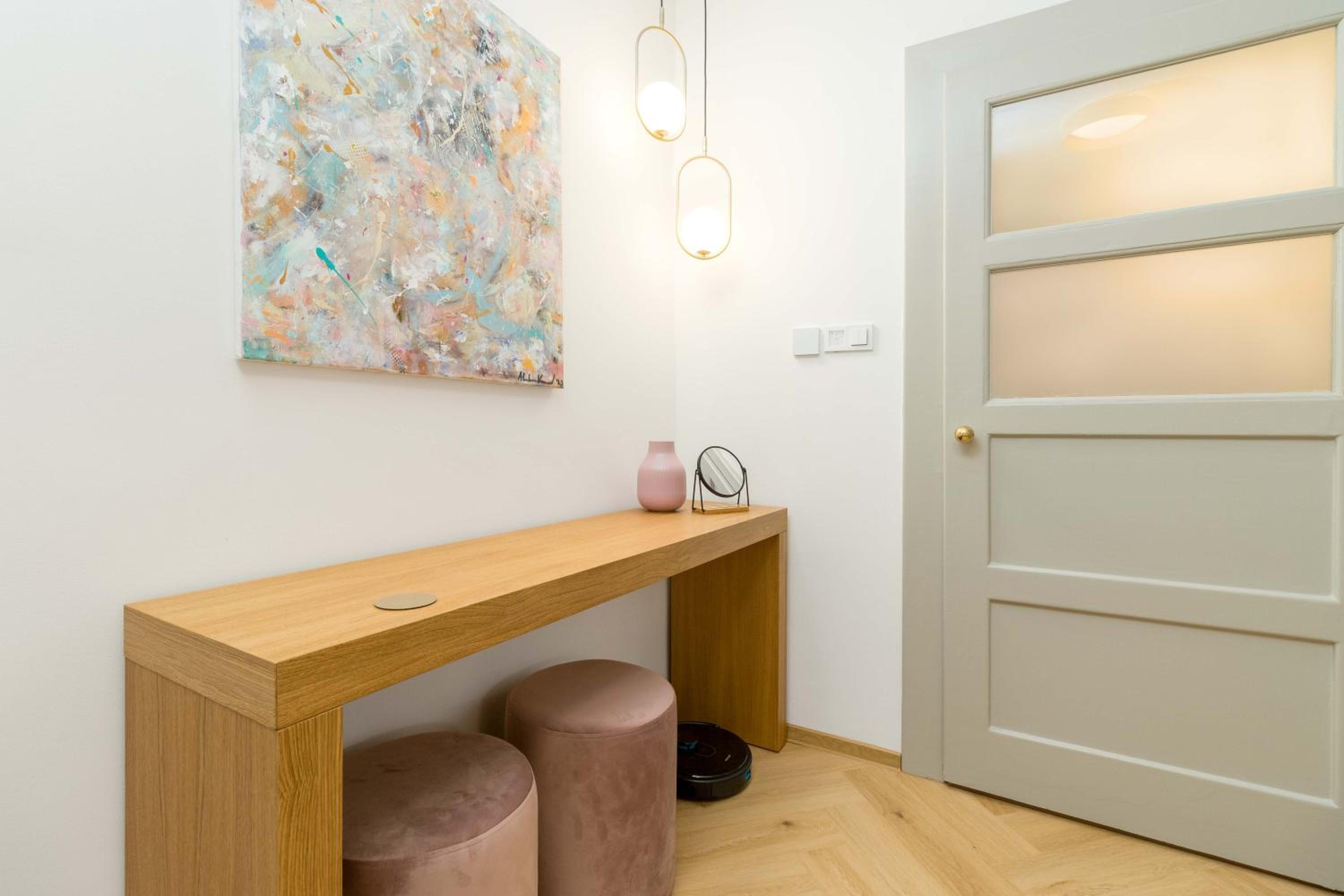New Stylish Apartment Deluxe - Close to Downtown