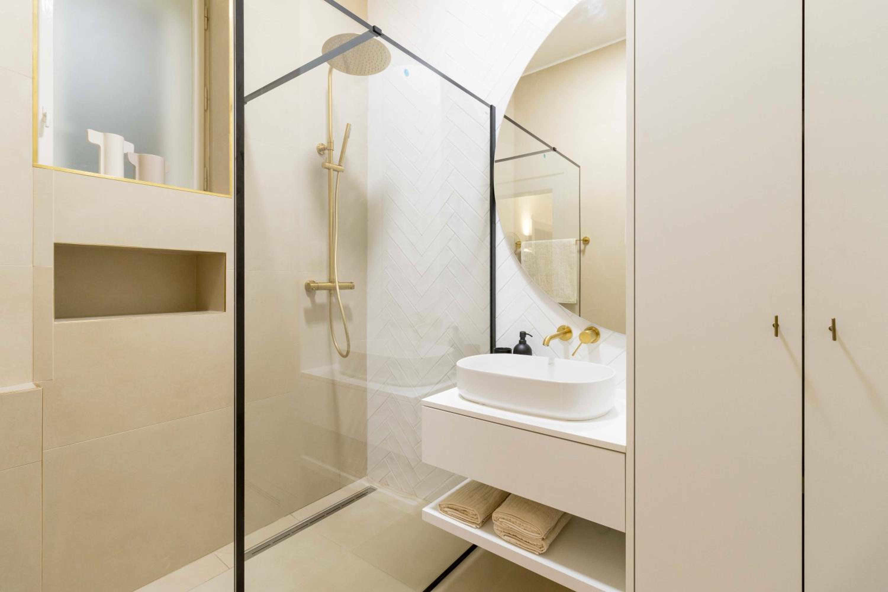 New Stylish Apartment Deluxe - Close to Downtown