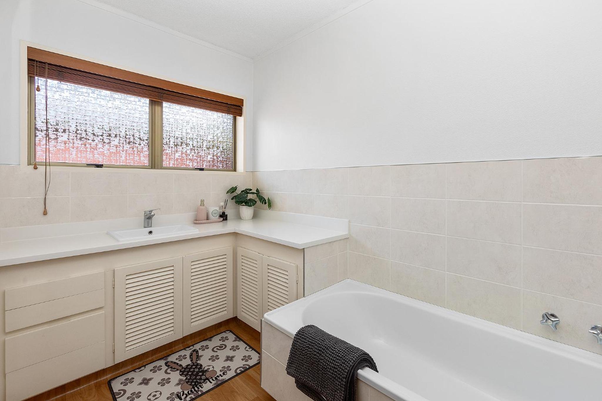 Hamilton Summer Treat- 4 Bedroom with pool view 5