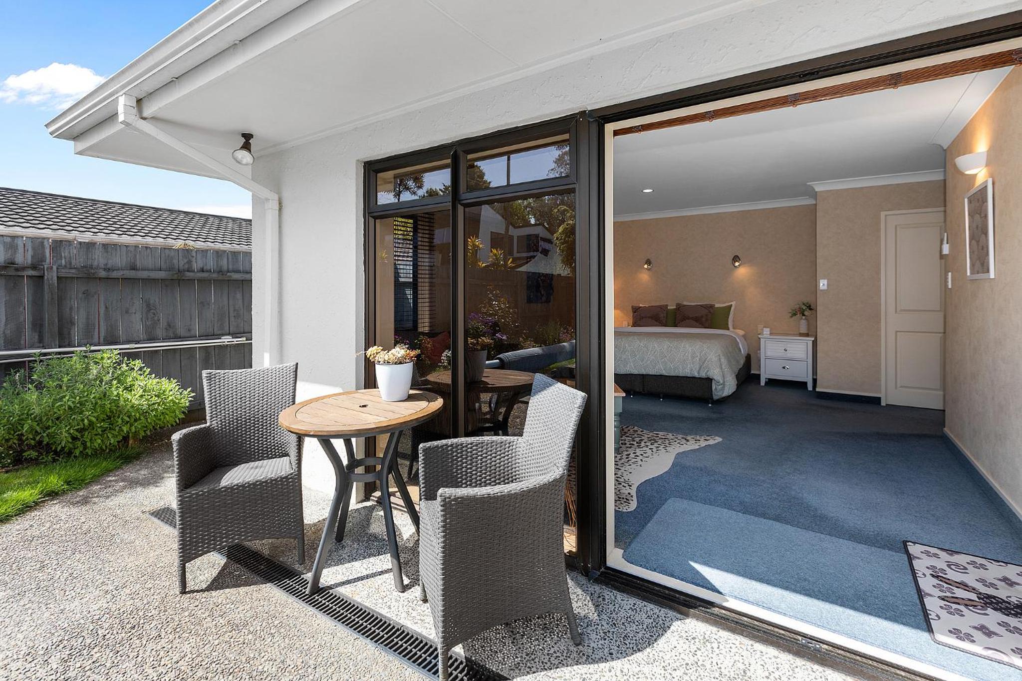 Hamilton Summer Treat- 4 Bedroom with pool view 4