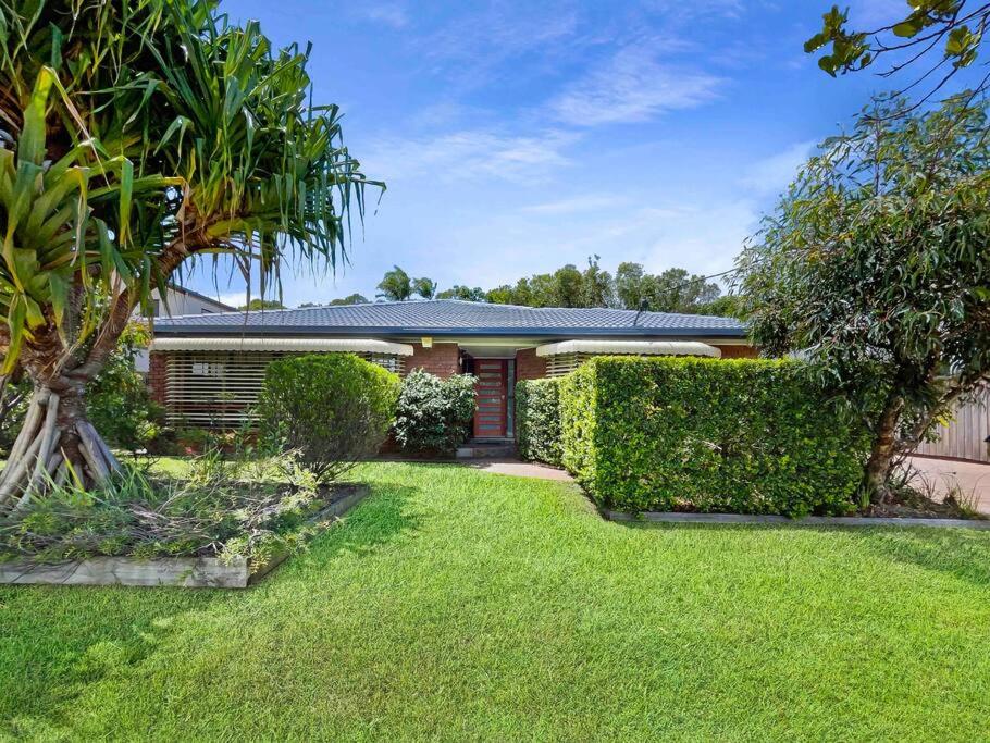 Absolute Beach Front Home -Dogs, Surf, Relax, Bush