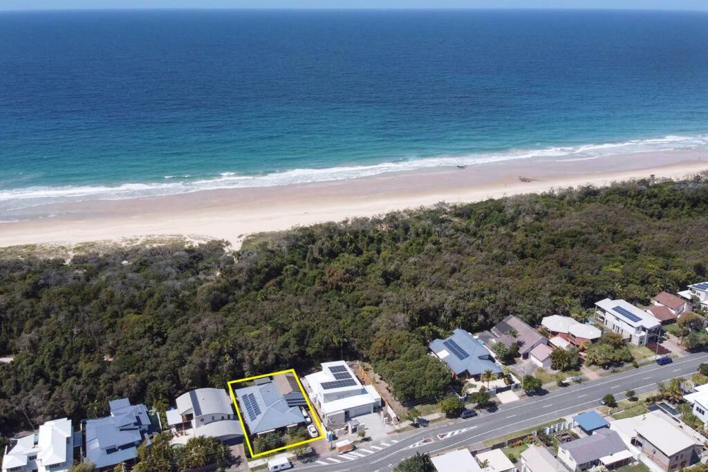 Absolute Beach Front Home -Dogs, Surf, Relax, Bush