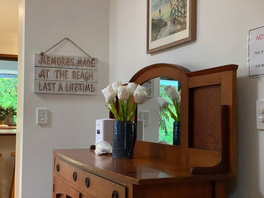 Absolute Beach Front Home -Dogs, Surf, Relax, Bush