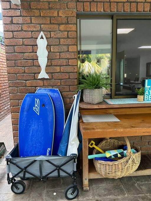Absolute Beach Front Home -Dogs, Surf, Relax, Bush