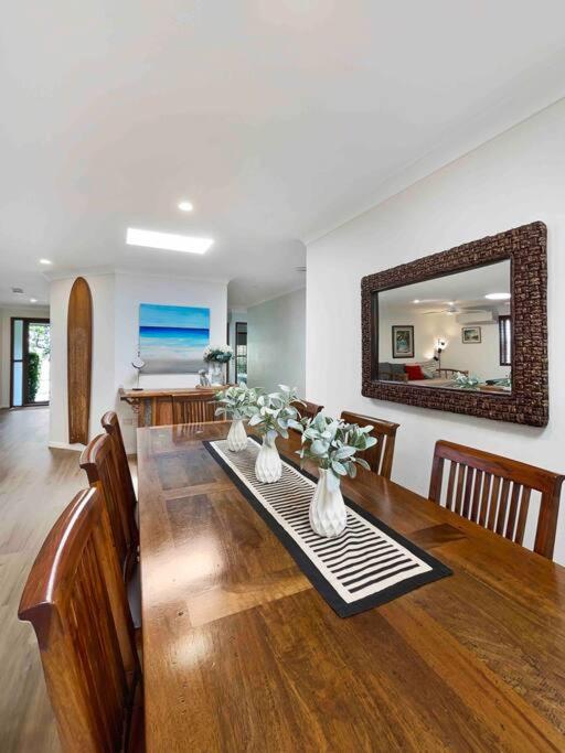 Absolute Beach Front Home -Dogs, Surf, Relax, Bush