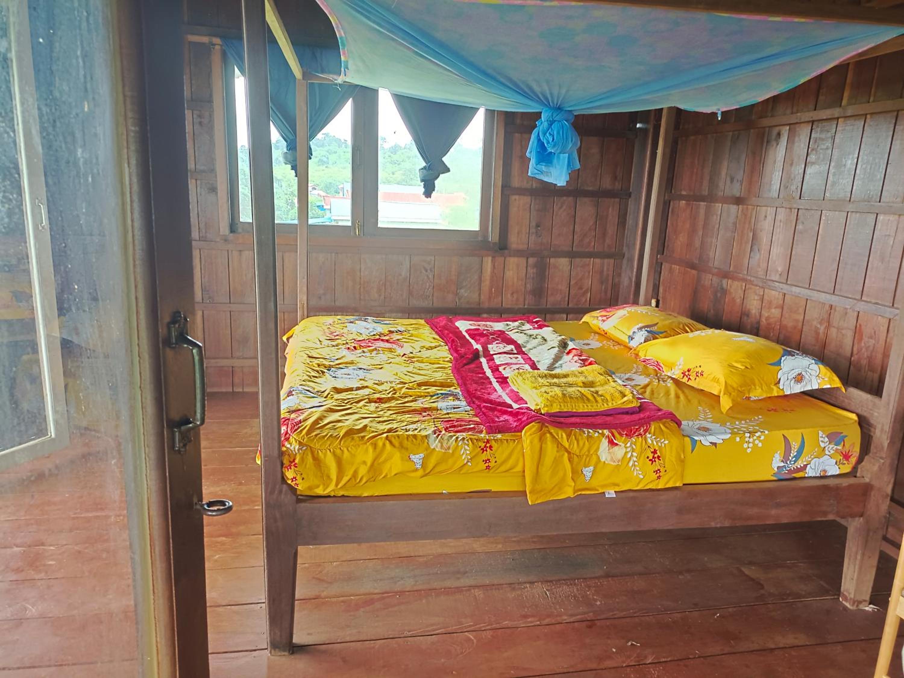 Banlung Hill Top House &Trekking