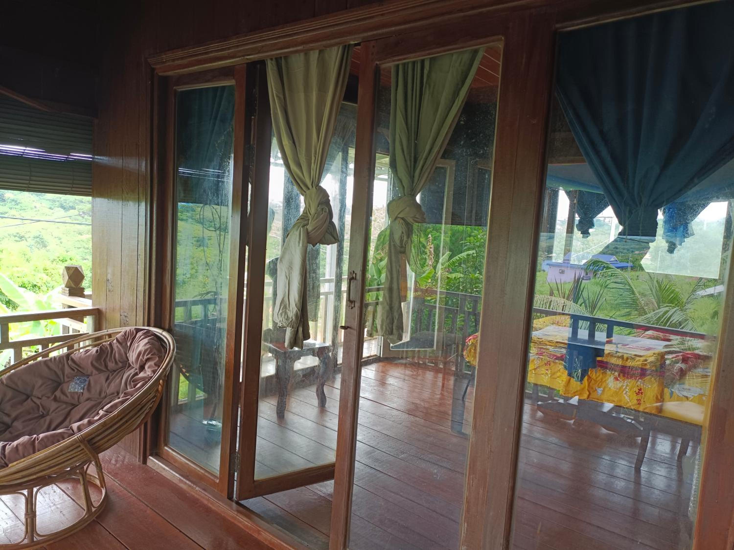 Banlung Hill Top House &Trekking