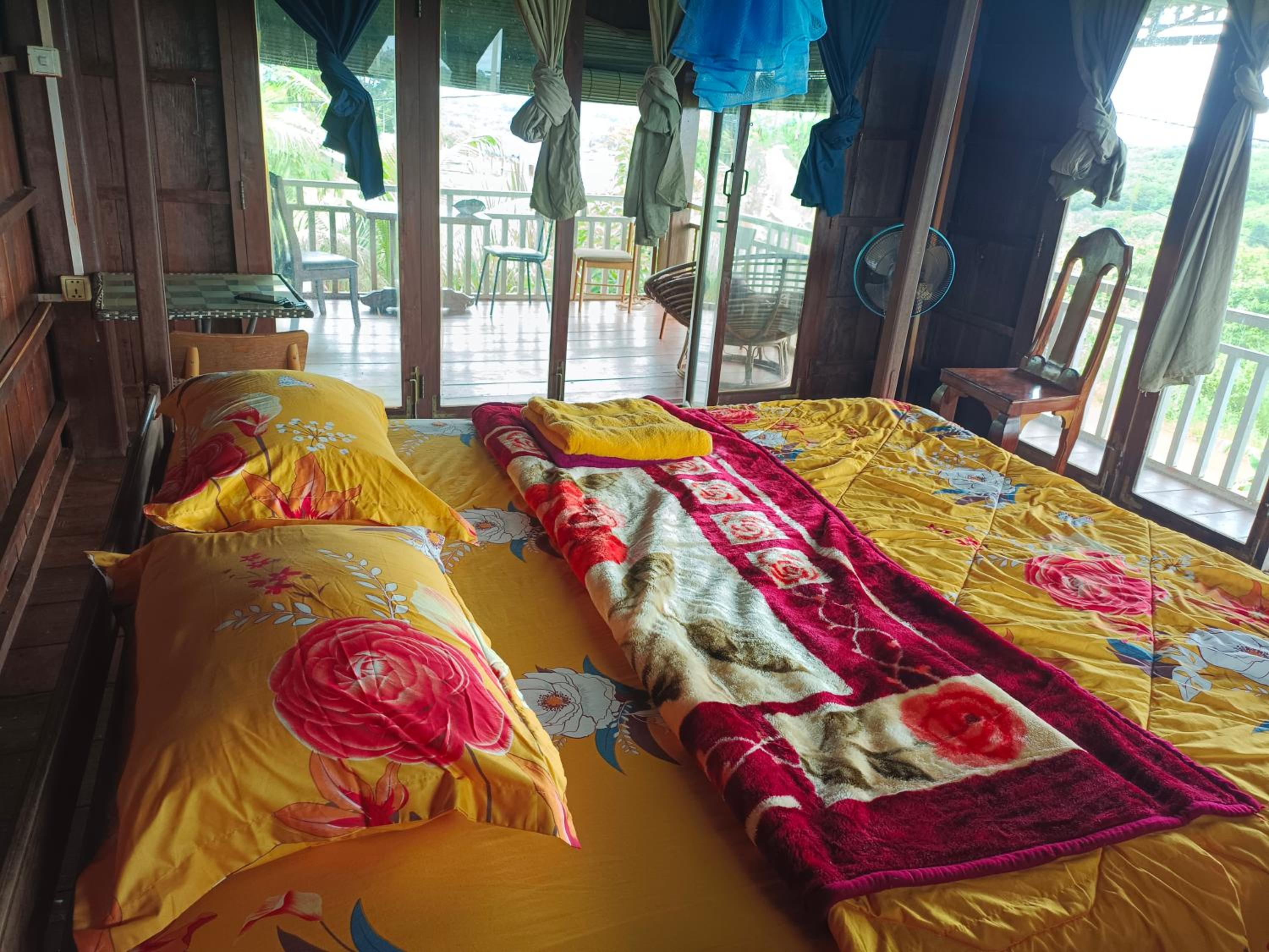 Banlung Hill Top House &Trekking