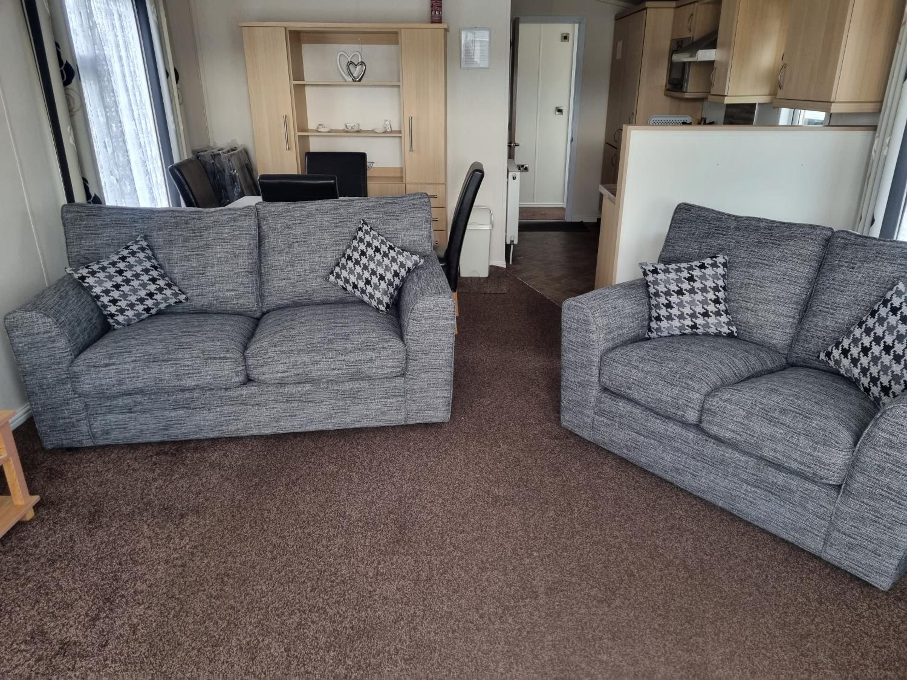 PG145 6 BERTH DELUXE CARAVAN GOLDEN PALM CHAPEL ST LEONARDs view 2