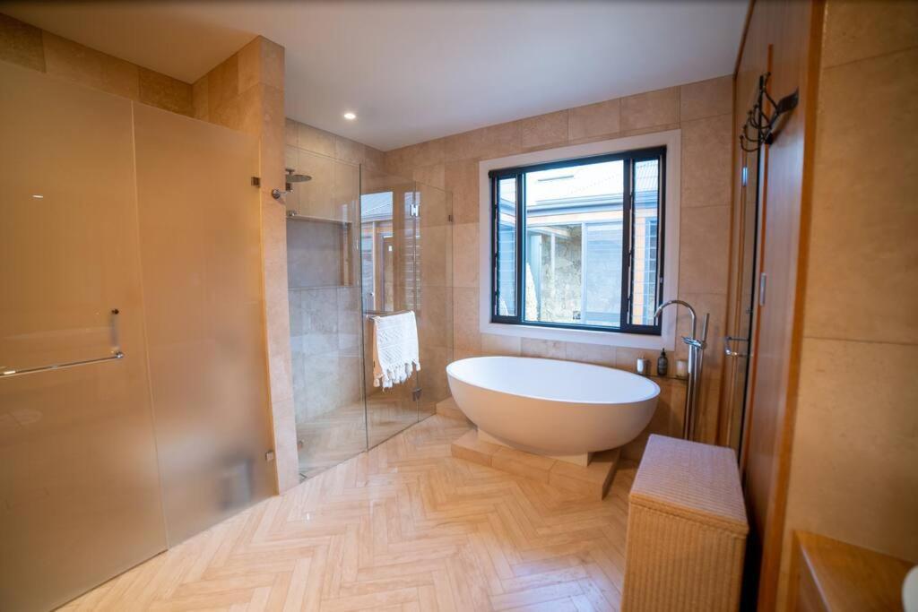 'Yuruga'- Vineyard Stay in Southern Highlands