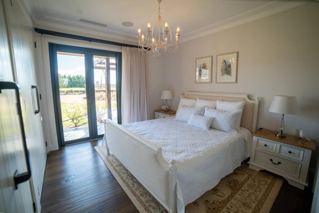 'Yuruga'- Vineyard Stay in Southern Highlands