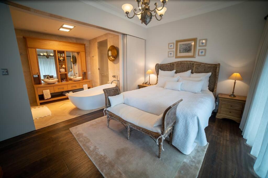 'Yuruga'- Vineyard Stay in Southern Highlands