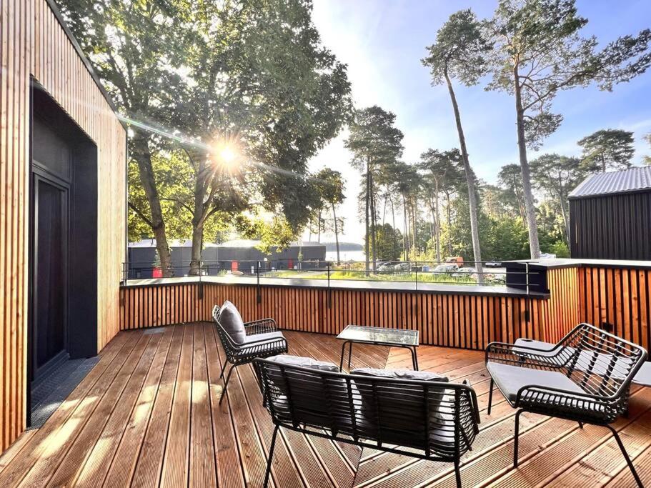 Traumhaus direkt am See mit Dachterrasse, Kamin und Badewanne