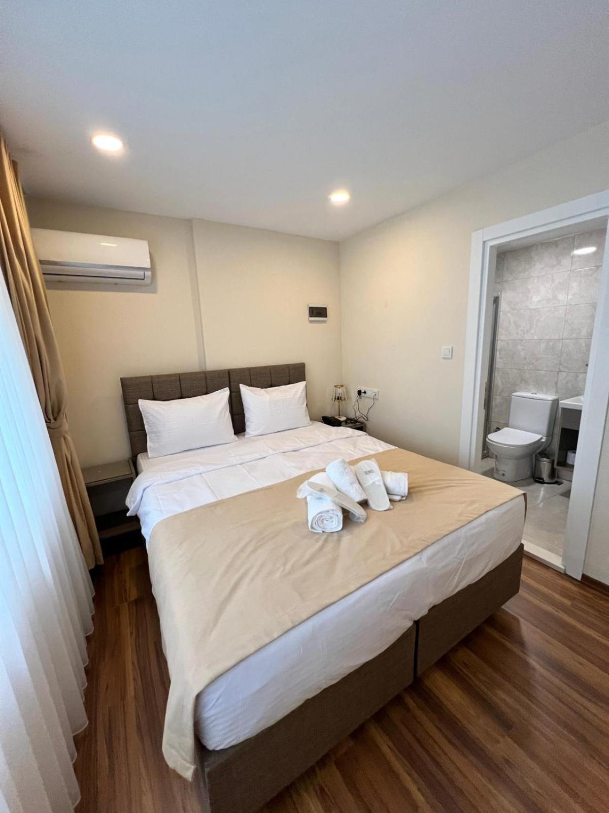 Taksim Nacre 360 Suit - Image 115