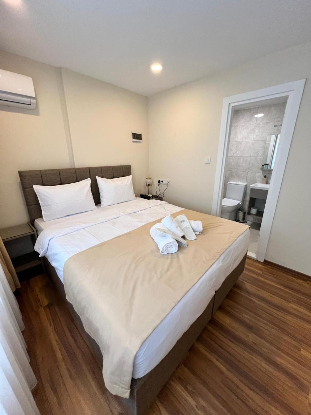 Taksim Nacre 360 Suit - Image 47