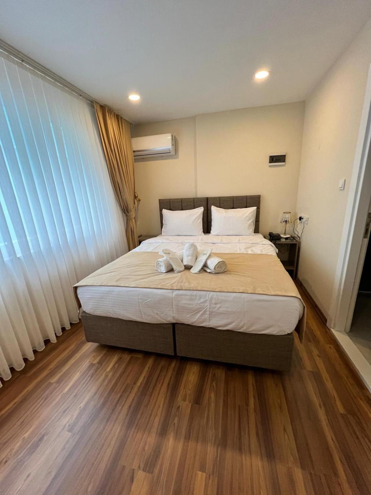 Taksim Nacre 360 Suit - Image 20