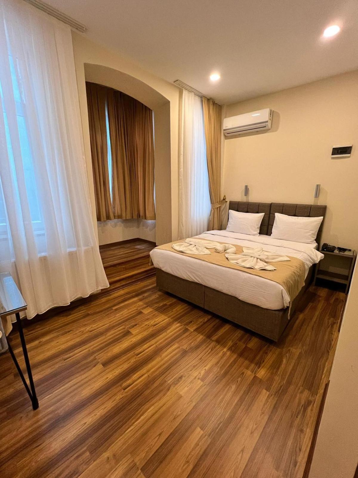 Taksim Nacre 360 Suit - Image 39