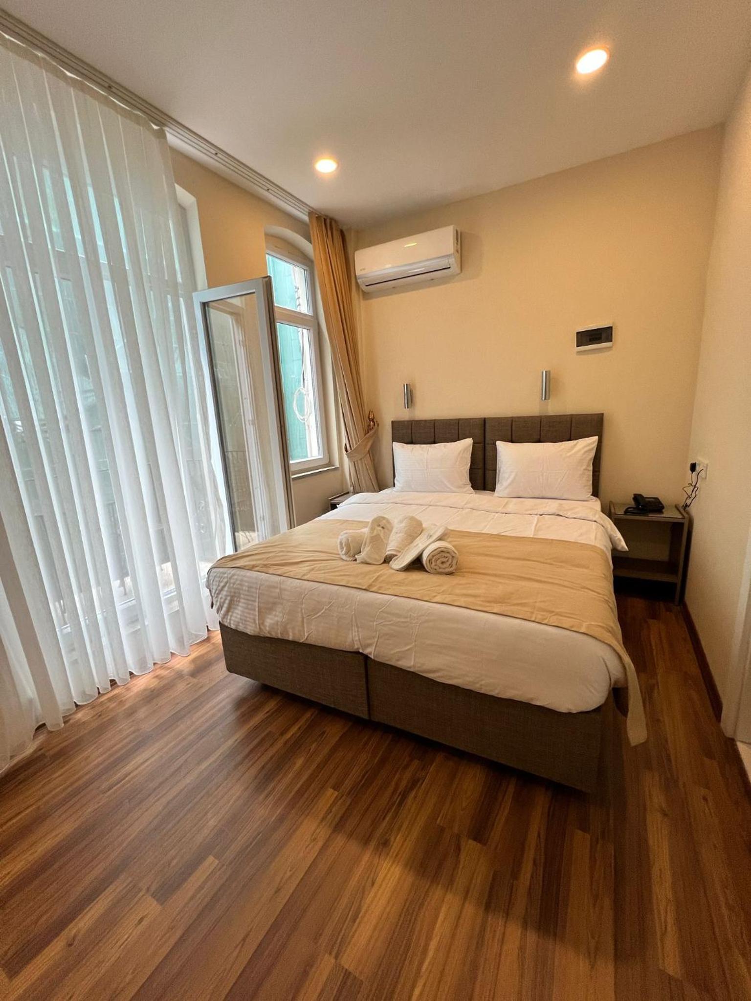 Taksim Nacre 360 Suit - Image 102