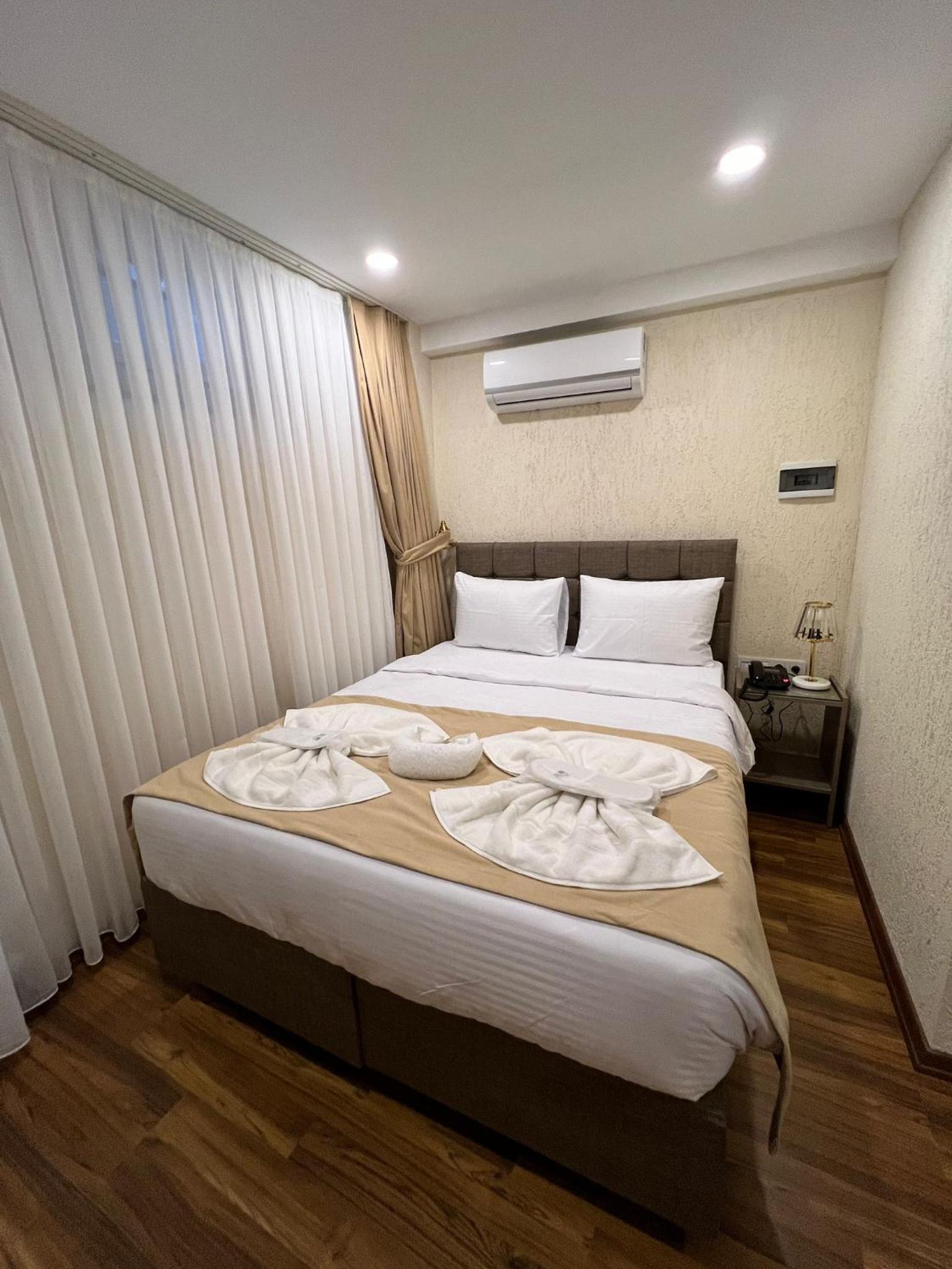 Taksim Nacre 360 Suit - Image 60