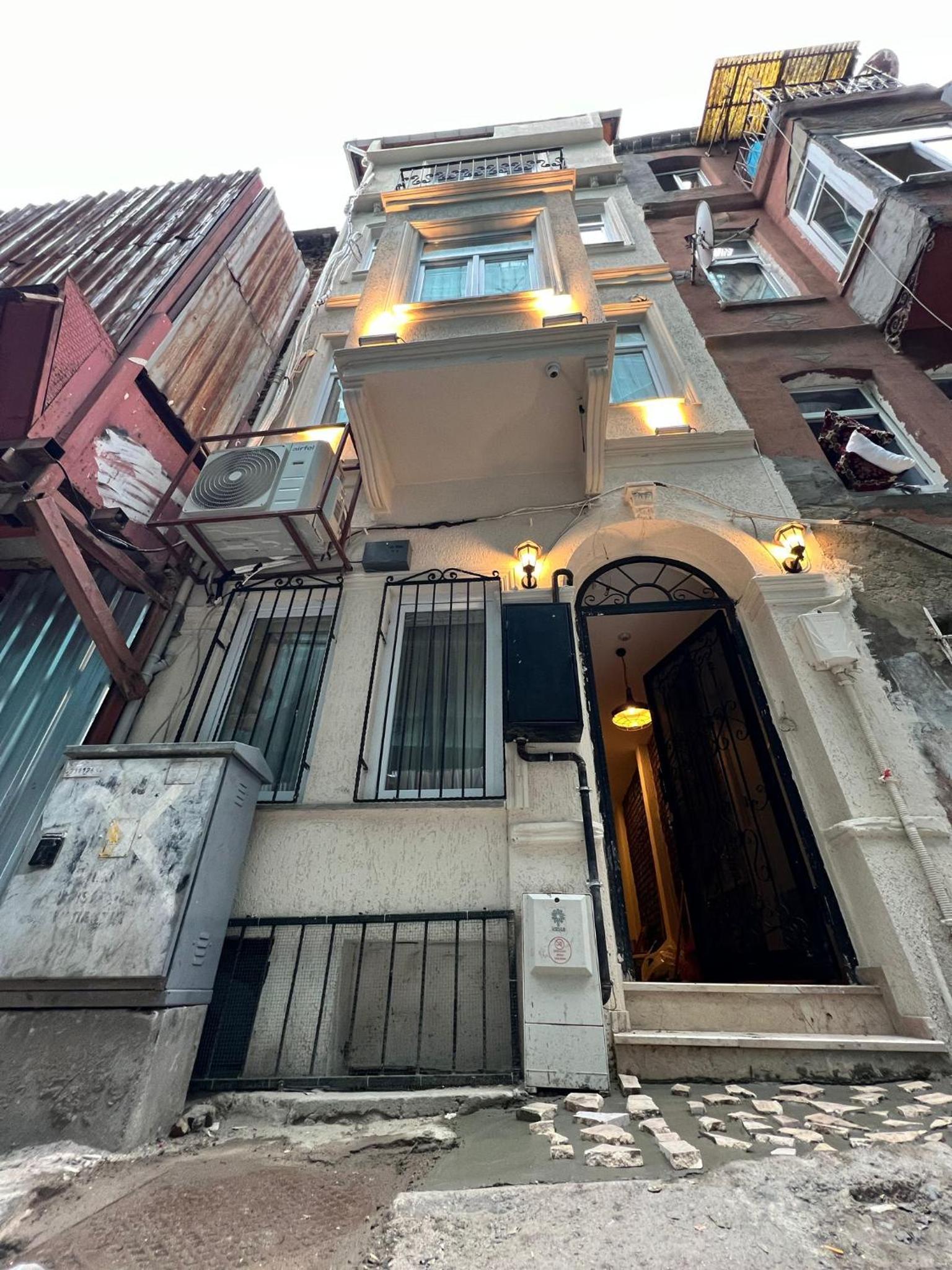Taksim Nacre 360 Suit - Image 119