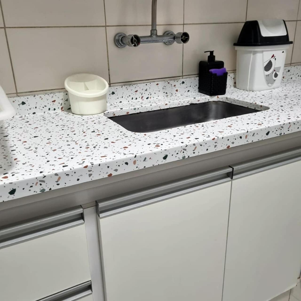 Apartamento 4 quartos, 3 banheiros, vista para o mar Pitangueiras, sacada, 1 vaga de garagem, apenas 50 metros do mar