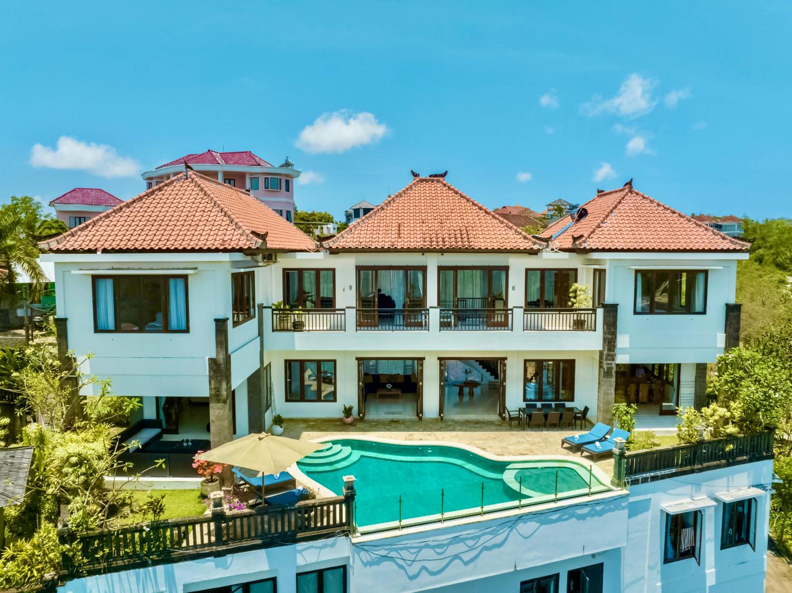 Hotel Luxurious Escape in Uluwatu - Ocean Villa with 6 BR and private Pool - Image 1