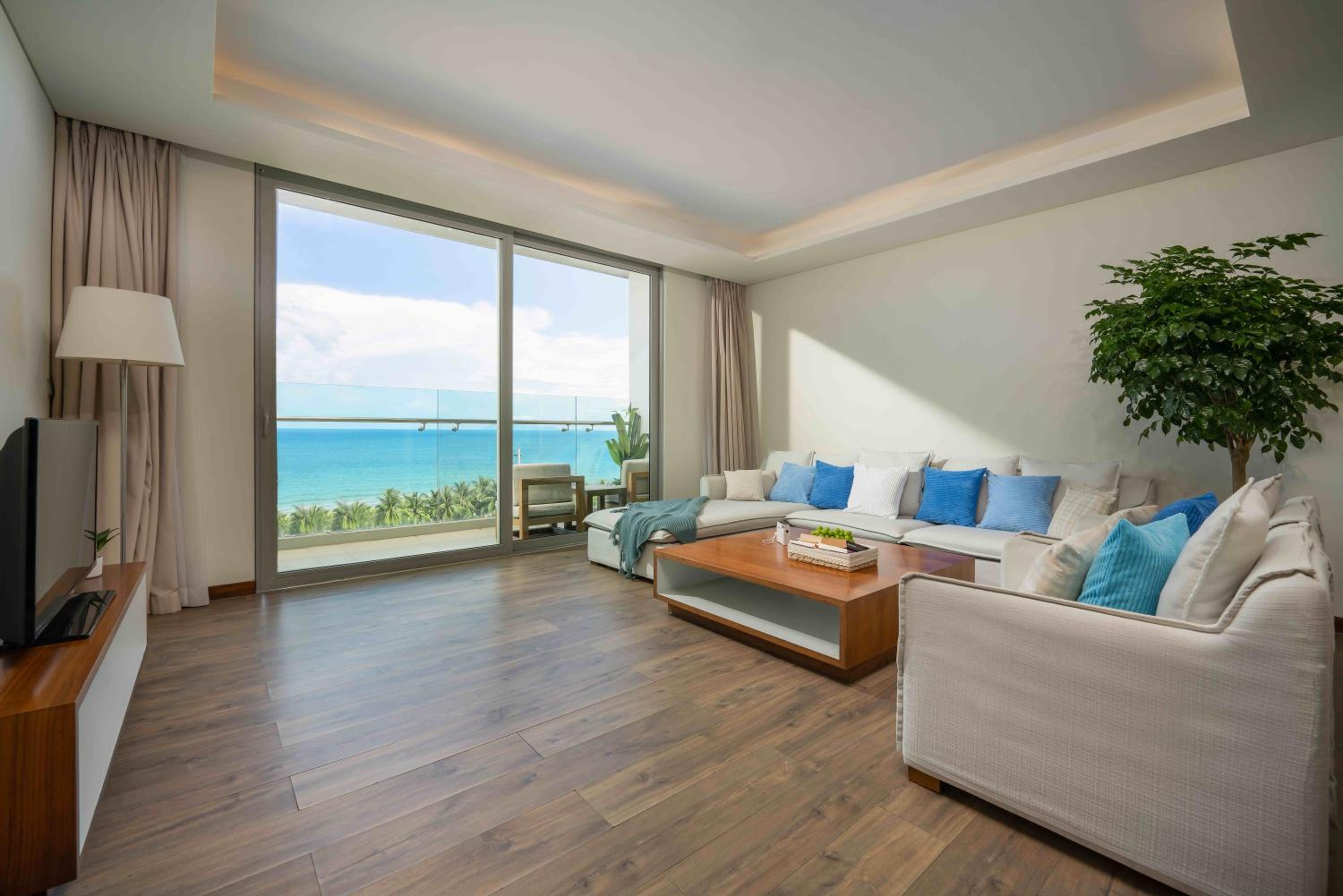 Stunning Apartments Across My Khe Beach ! Rooftop Pool & Gym view 3