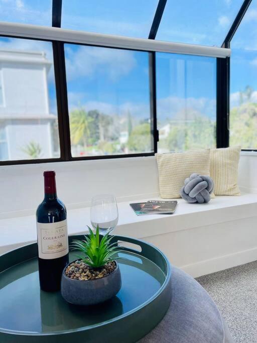 Spacious Mission Bay Villa 100m to the beach, seaview, private garden, Netflix view 5