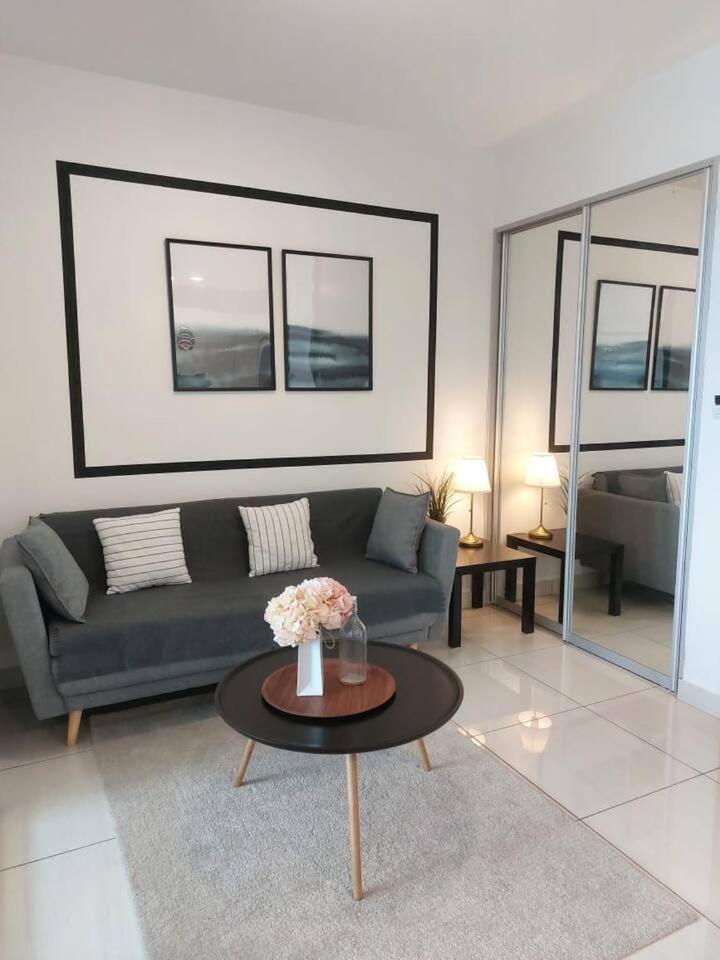 Almas Suite Modern Comfy Studio House photo 2