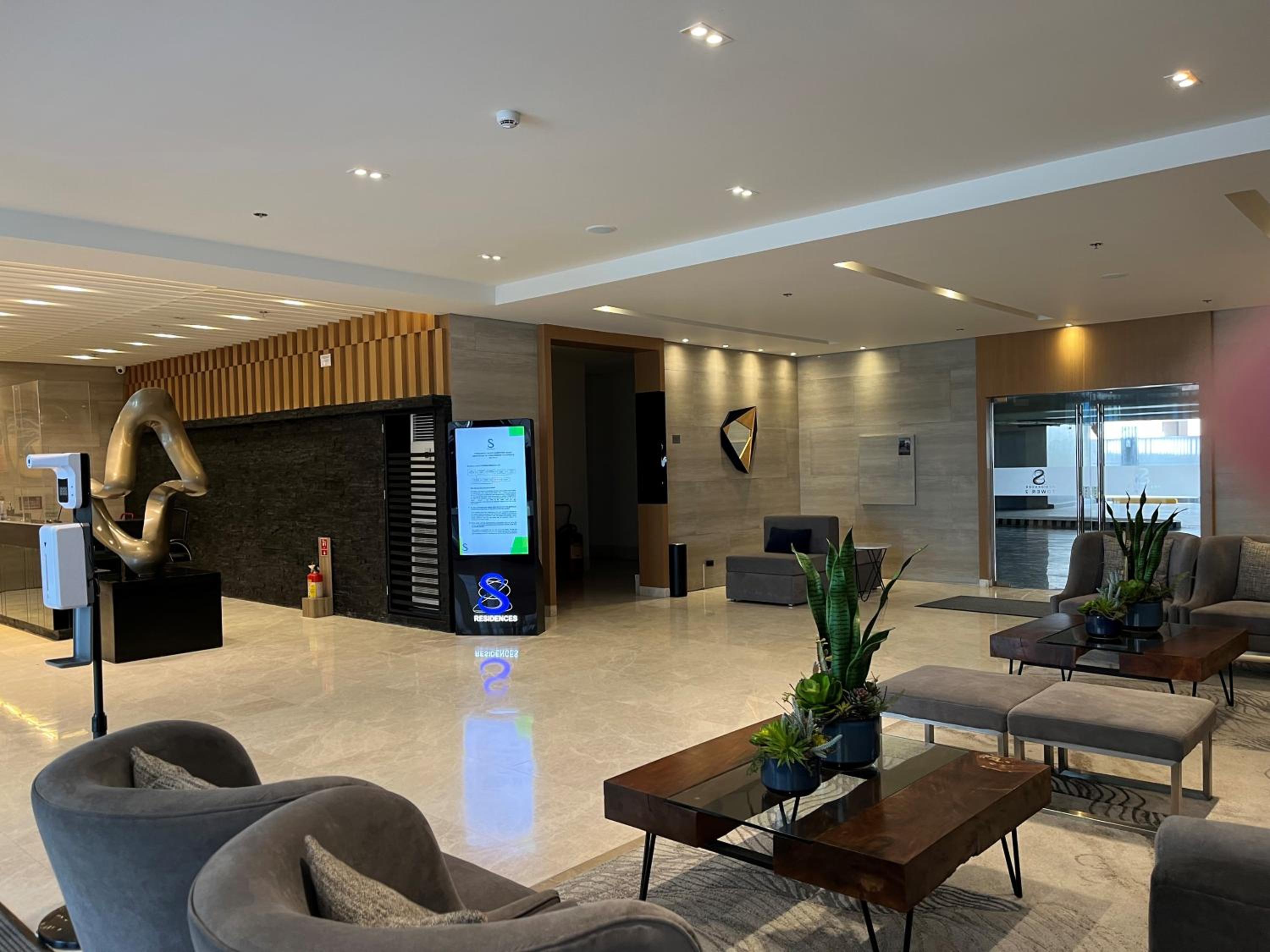 Brandnew European design Condo Flat in MOA Pasay complex view 4