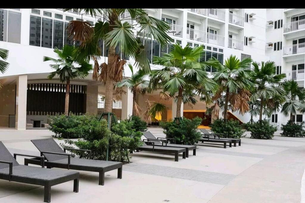 Condominium Shore 1 Mall of Asia view 3