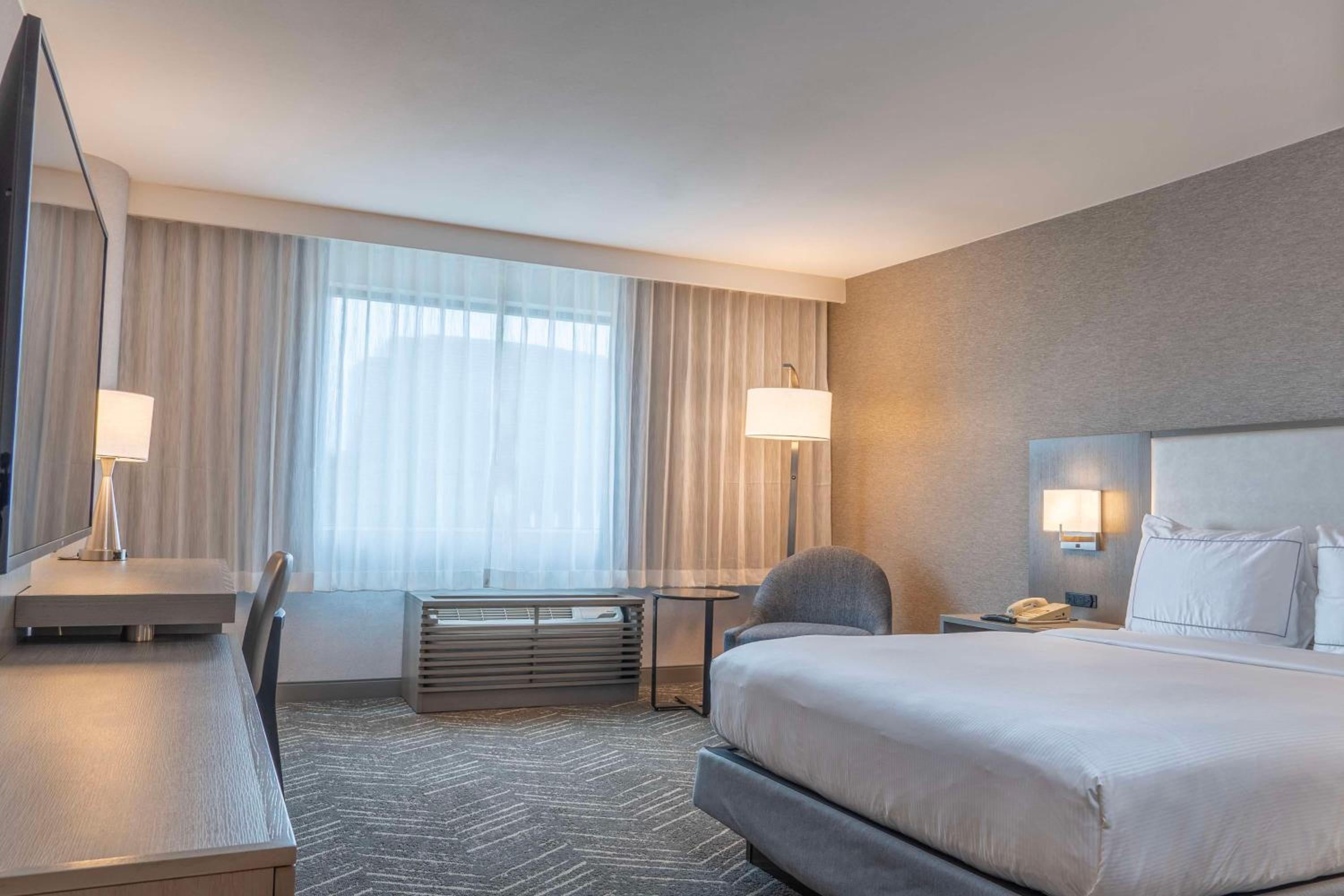Santa Ana Vacations - DoubleTree by Hilton Orange County Airport - Property Image 32