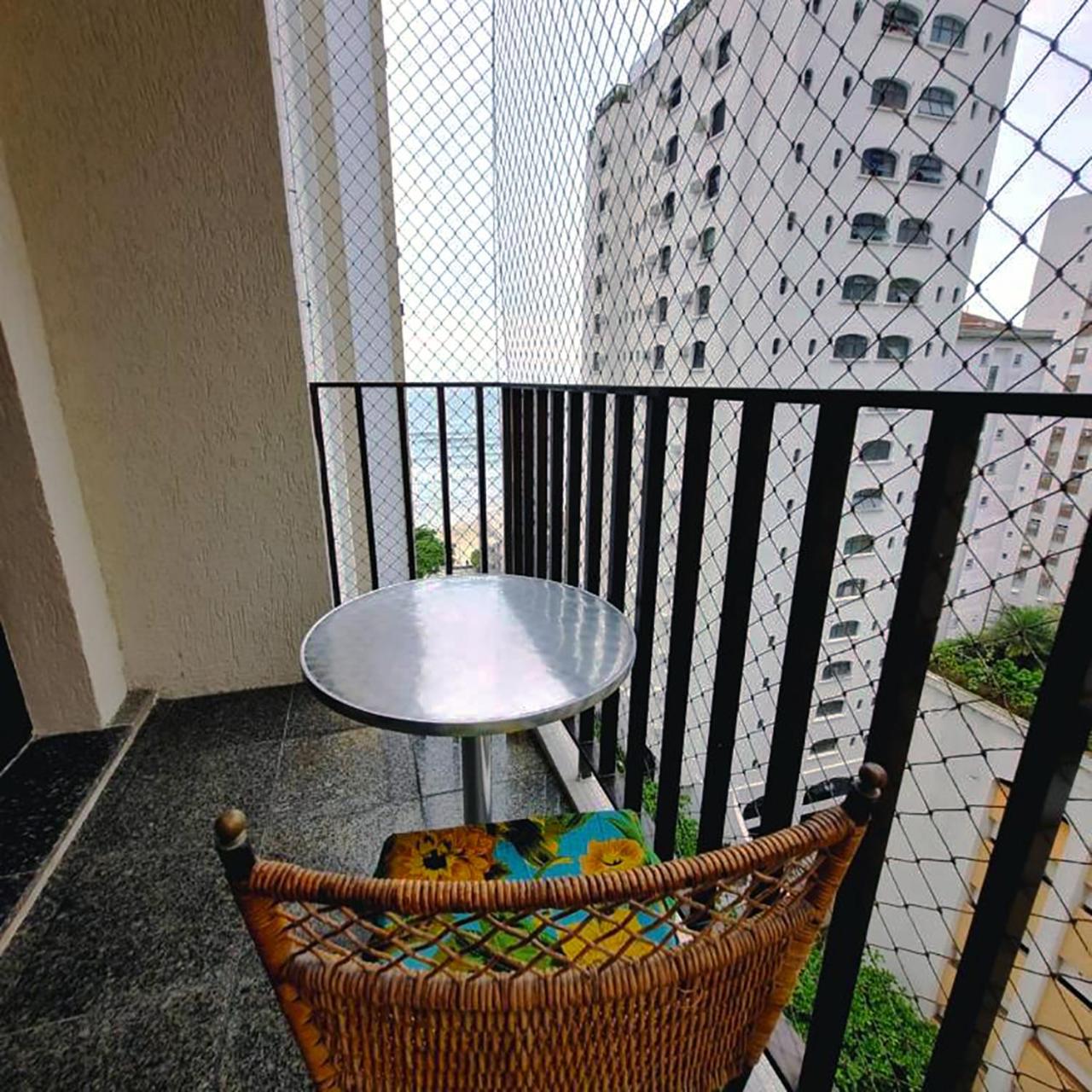 Apartamento 4 quartos, 3 banheiros, vista para o mar Pitangueiras, sacada, 1 vaga de garagem, apenas 50 metros do mar