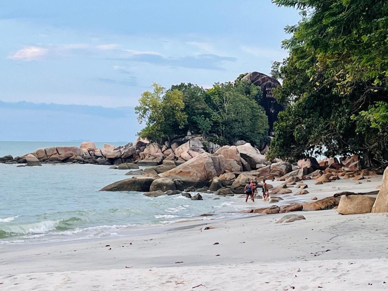 Beach-Front Mini-Chalet - Private Beach Access, KTV, Seaview Pool, BBQ and Beyond! photo 3