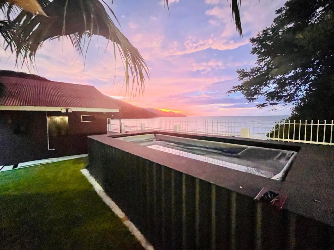 Beach-Front Mini-Chalet - Private Beach Access, KTV, Seaview Pool, BBQ and Beyond! photo 4