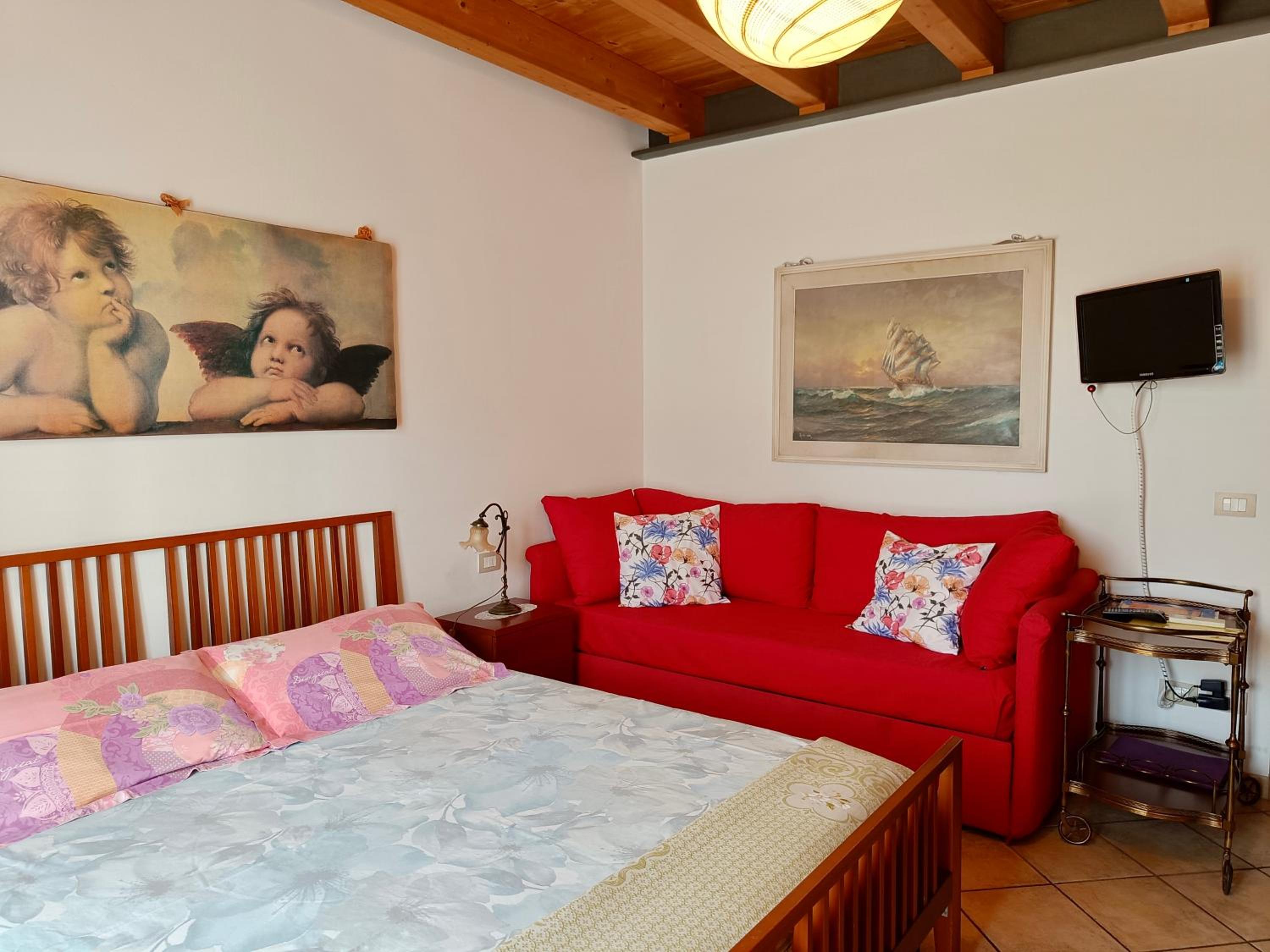 Bed & Breakfast Lucy view 3