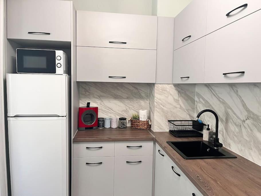 Flat 7 luxury apartment, free parking.