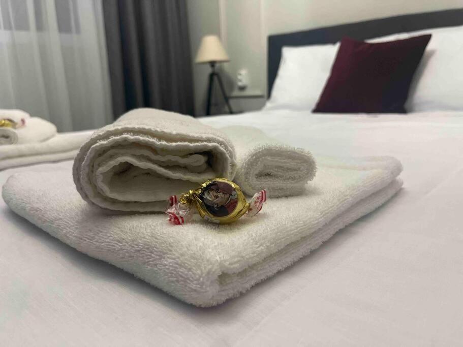 Flat 7 luxury apartment, free parking.