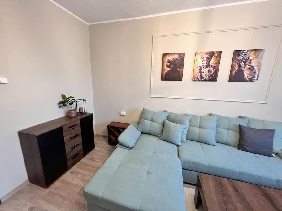 Flat 7 luxury apartment, free parking.
