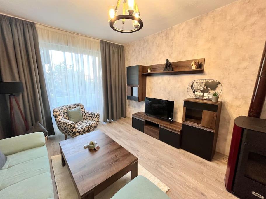 Flat 7 luxury apartment, free parking.