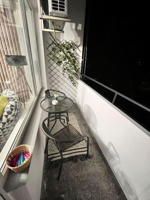 Flat 7 luxury apartment, free parking.