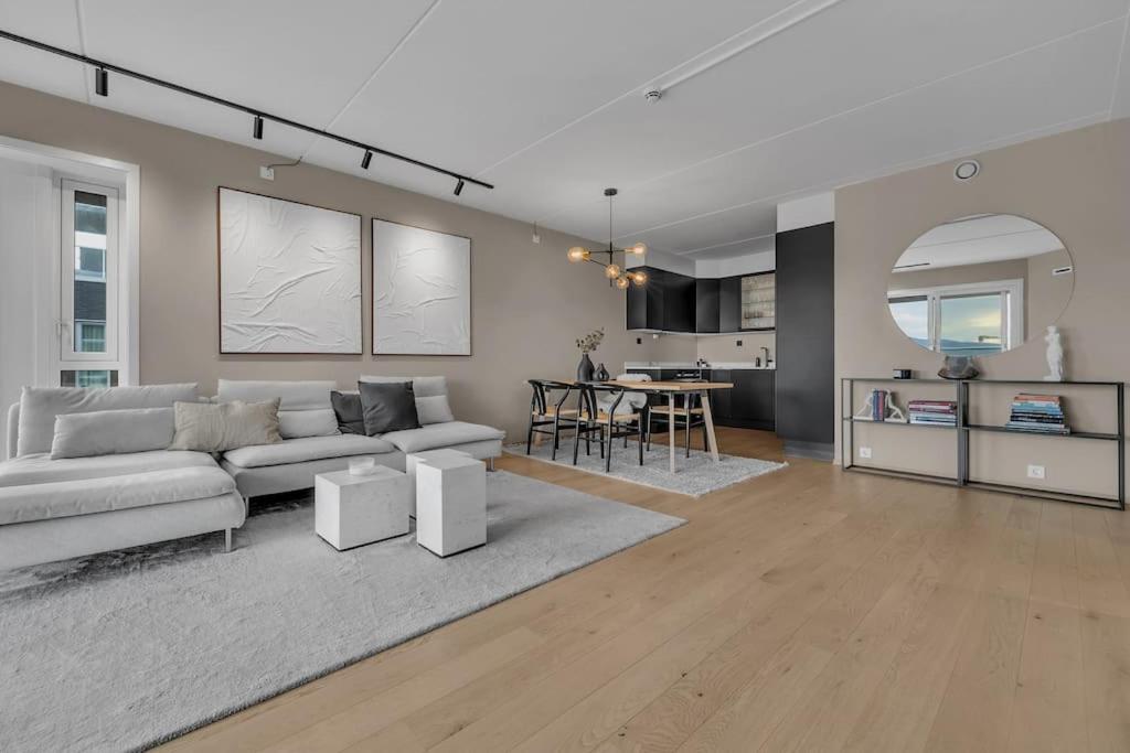 Central apartment with stunning view view 3