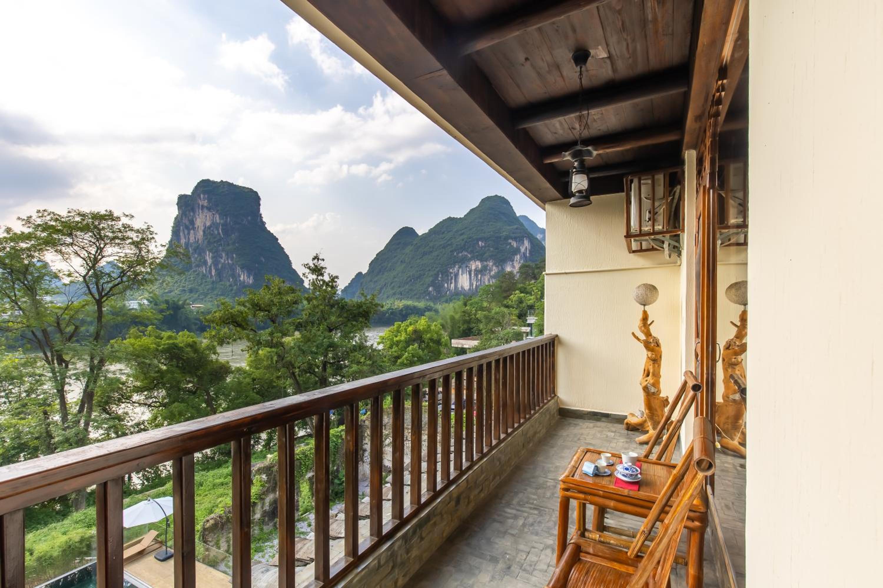 Yangshuo River Lodge Hotel--English speaking team&Swimming pool&Activties organized&Free pick up from Airport or TS over 3 nights