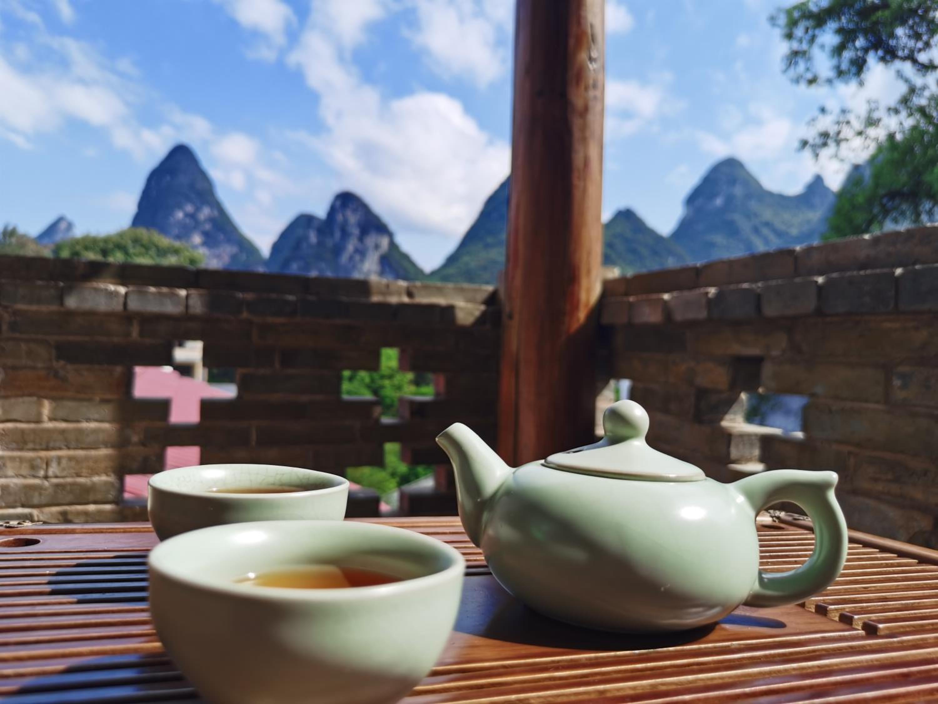 Yangshuo River Lodge Hotel--English speaking team&Swimming pool&Activties organized&Free pick up from Airport or TS over 3 nights