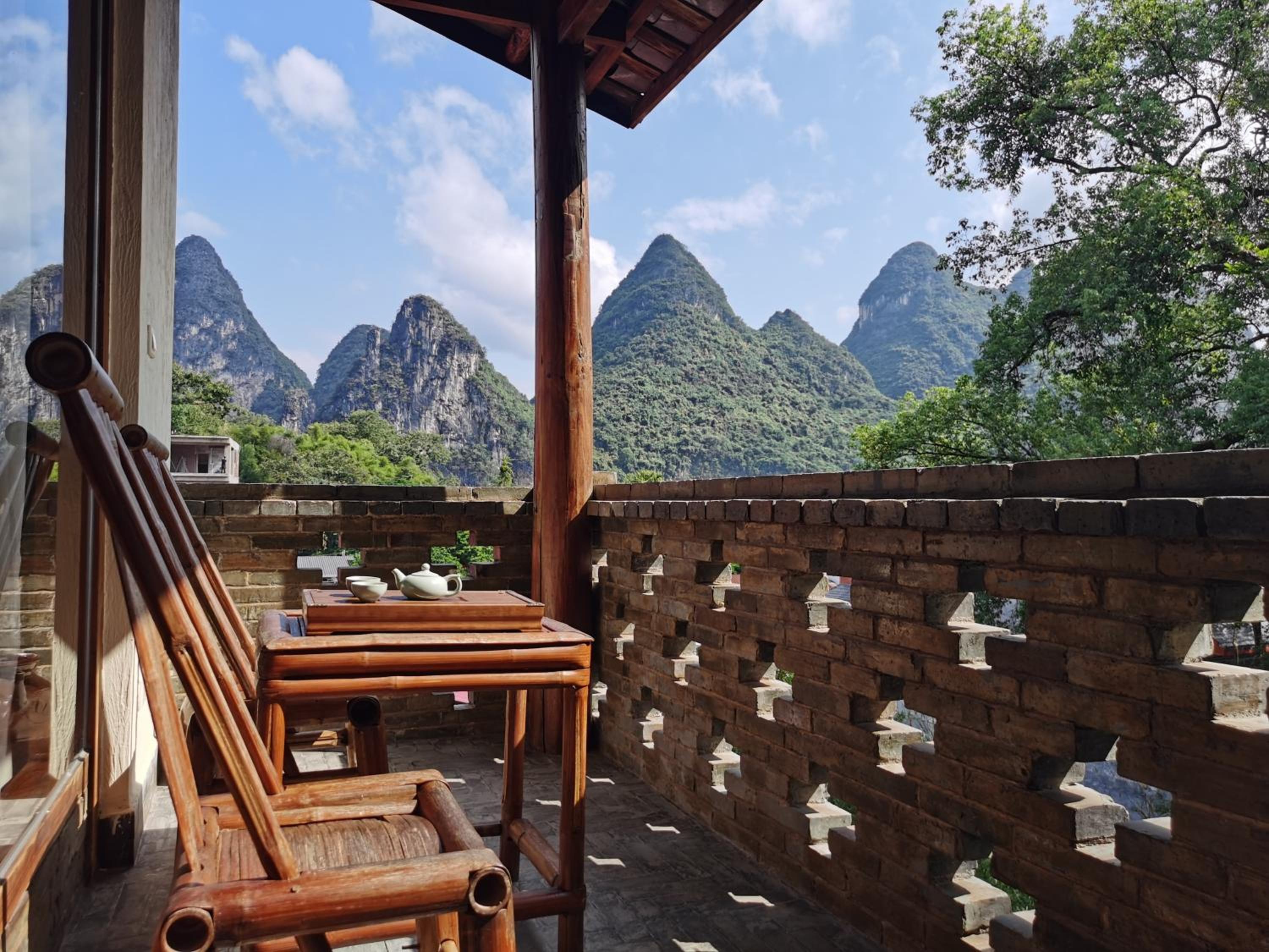 Yangshuo River Lodge Hotel--English speaking team&Swimming pool&Activties organized&Free pick up from Airport or TS over 3 nights