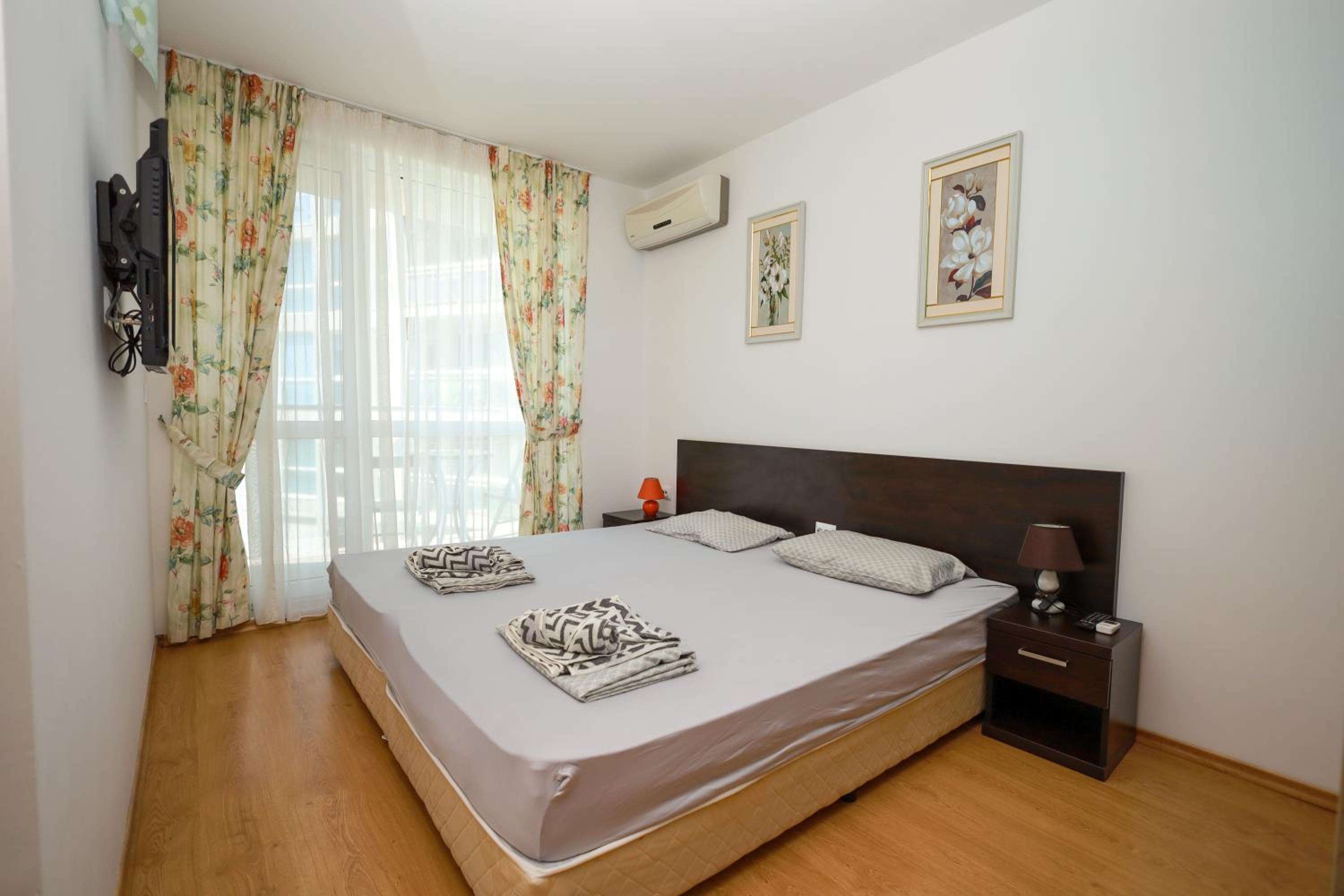 Santa Cruz apartment