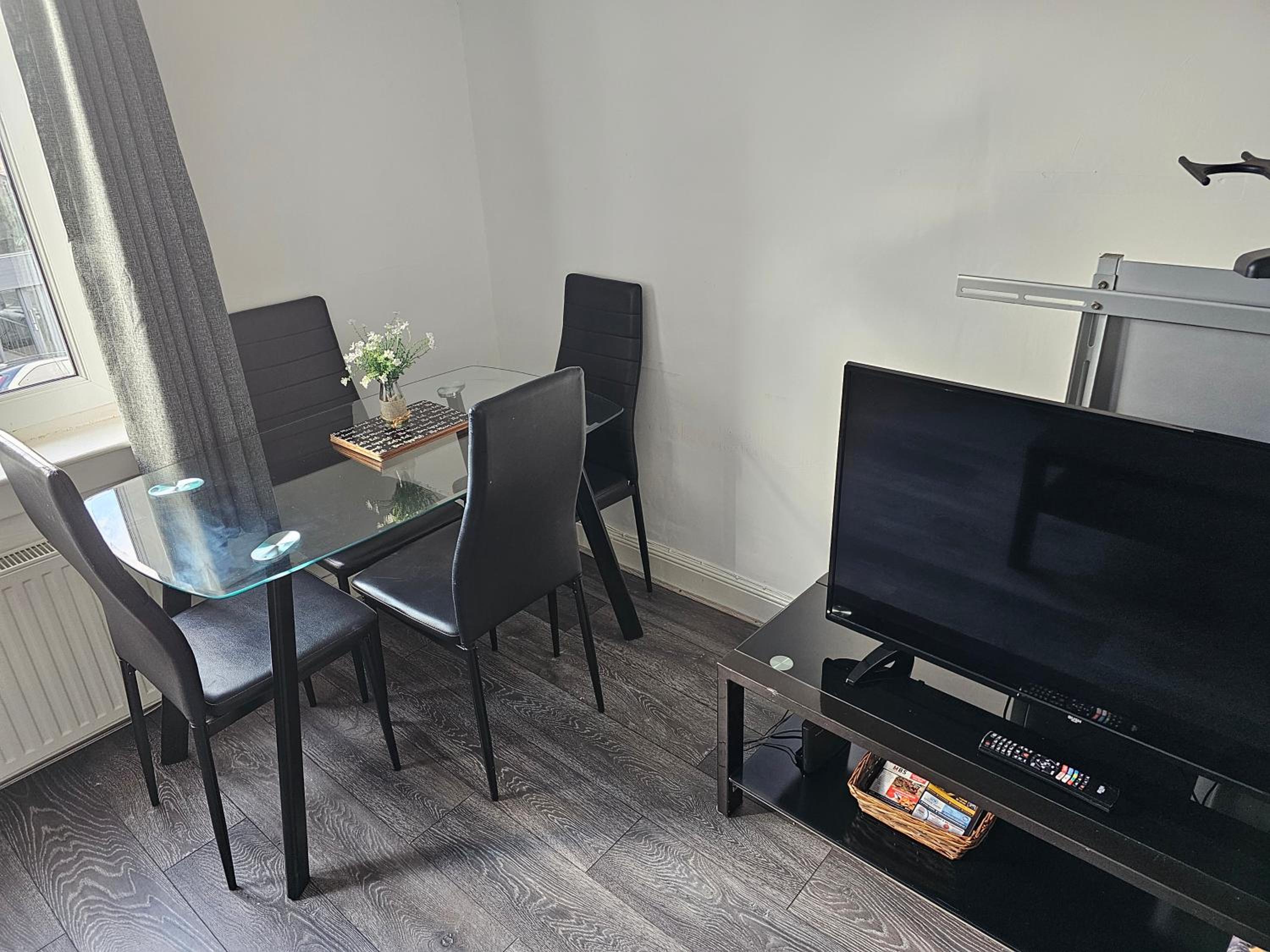 Snug - Meadhan Apartment